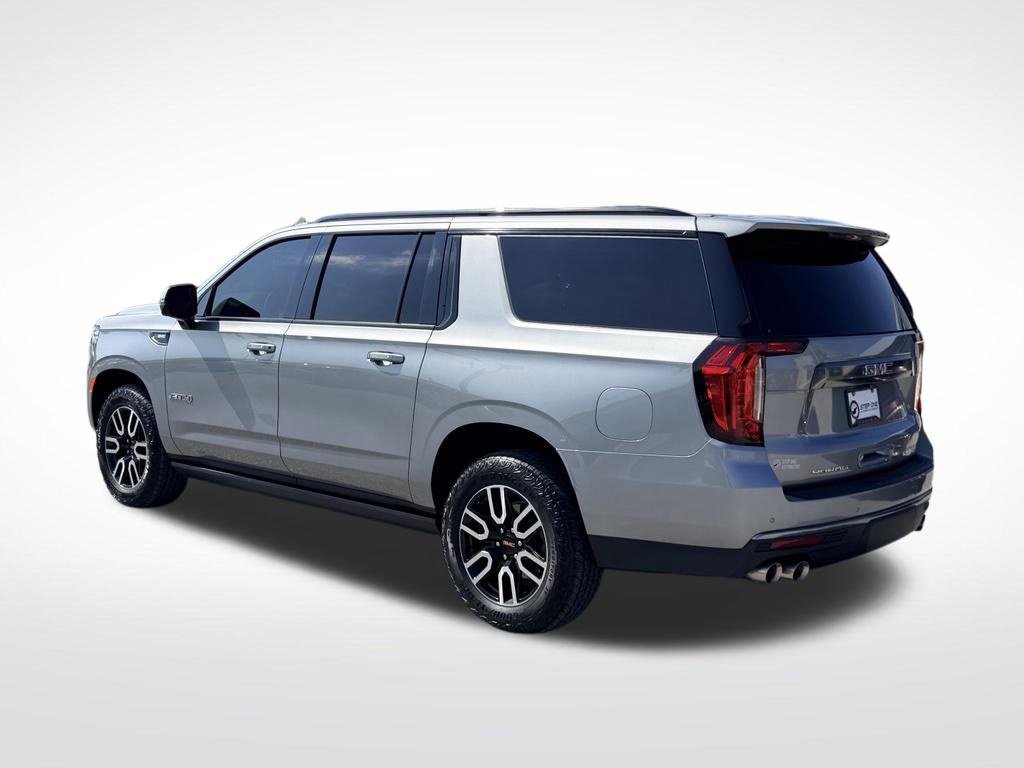 Used 2024 GMC Yukon XL AT4 w/ Technology Package AWD/4WD image 5
