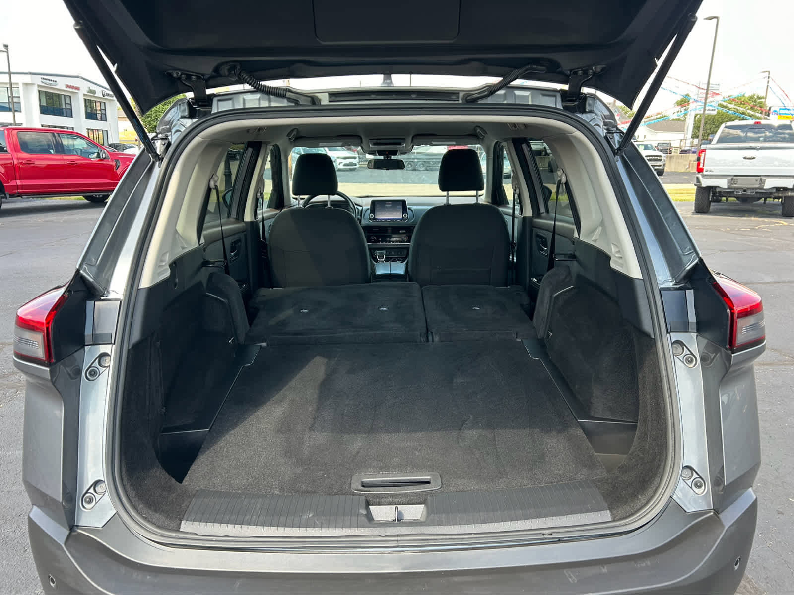 Used 2023 Nissan Rogue SV image 7