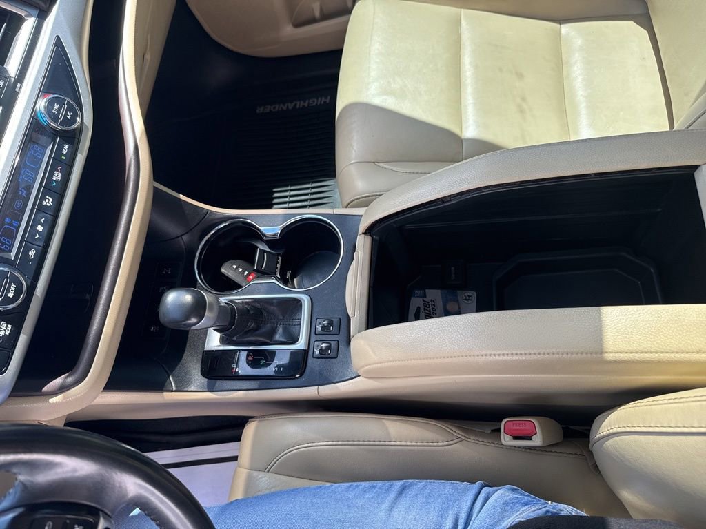 Used 2019 Toyota Highlander XLE AWD/4WD image 23