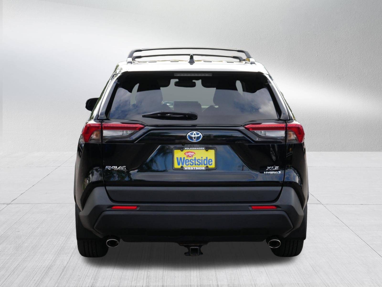 Used 2022 Toyota RAV4 XLE Premium AWD/4WD image 6