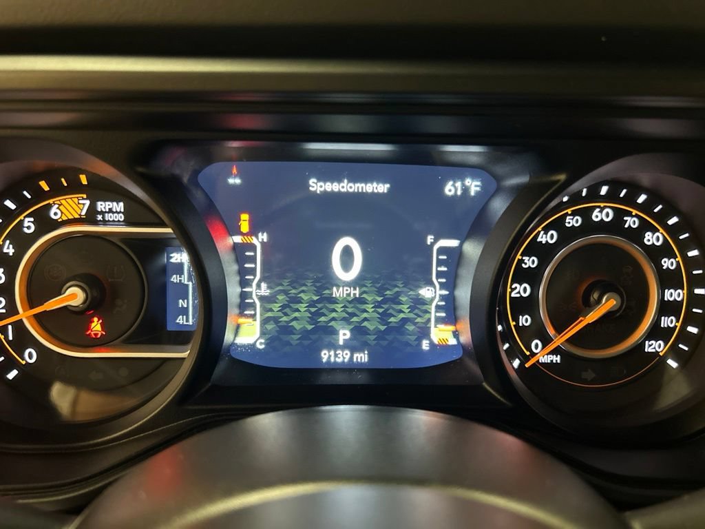 Used 2025 Jeep Wrangler Unlimited Sahara w/ Technology Group AWD/4WD image 18