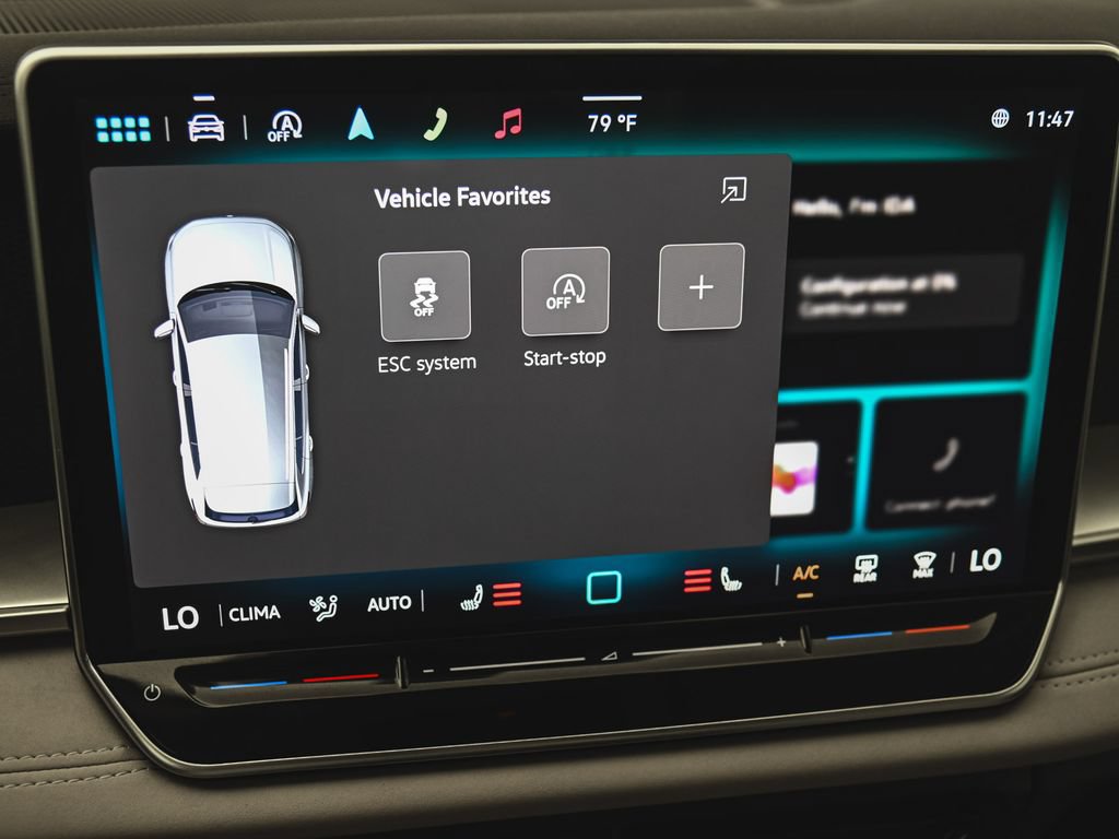 Used 2025 Volkswagen Tiguan SE AWD/4WD image 18