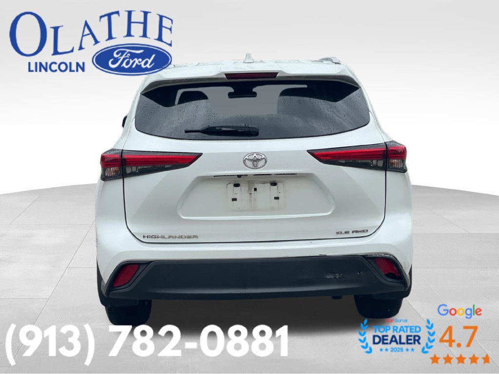 Used 2022 Toyota Highlander XLE AWD/4WD image 4