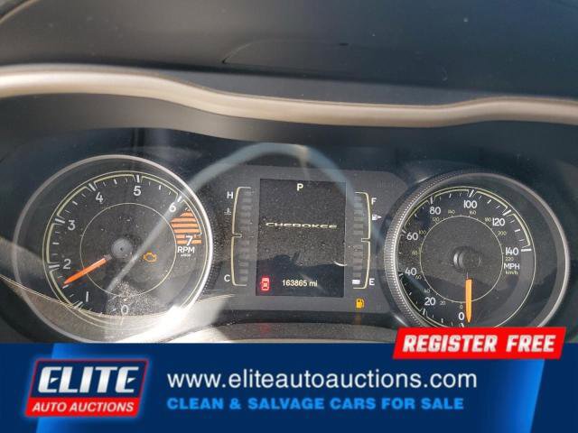 Used 2018 Jeep Cherokee Latitude w/ Cold Weather Group image 18