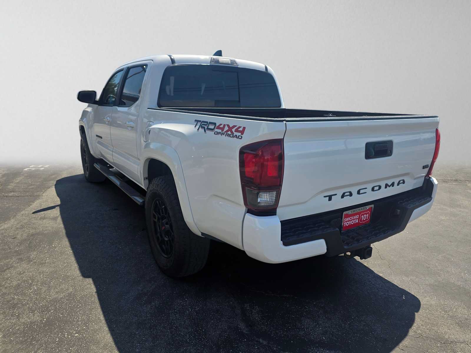 Used 2023 Toyota Tacoma SR5 AWD/4WD image 5