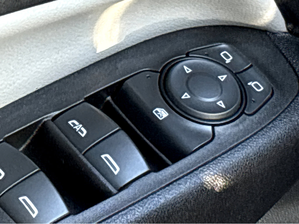 Used 2023 Chevrolet Equinox LS w/ LS Convenience Package image 16