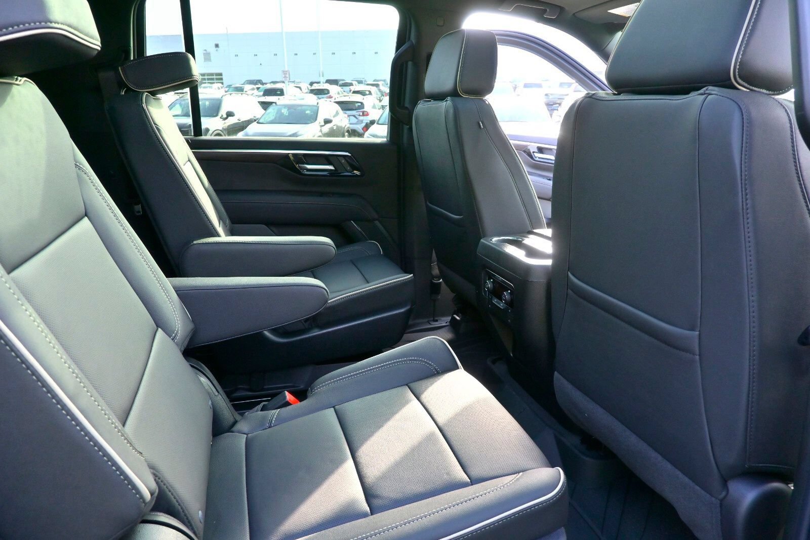 Used 2026 Chevrolet Suburban Premier w/ Sun And Tow Package AWD/4WD image 32