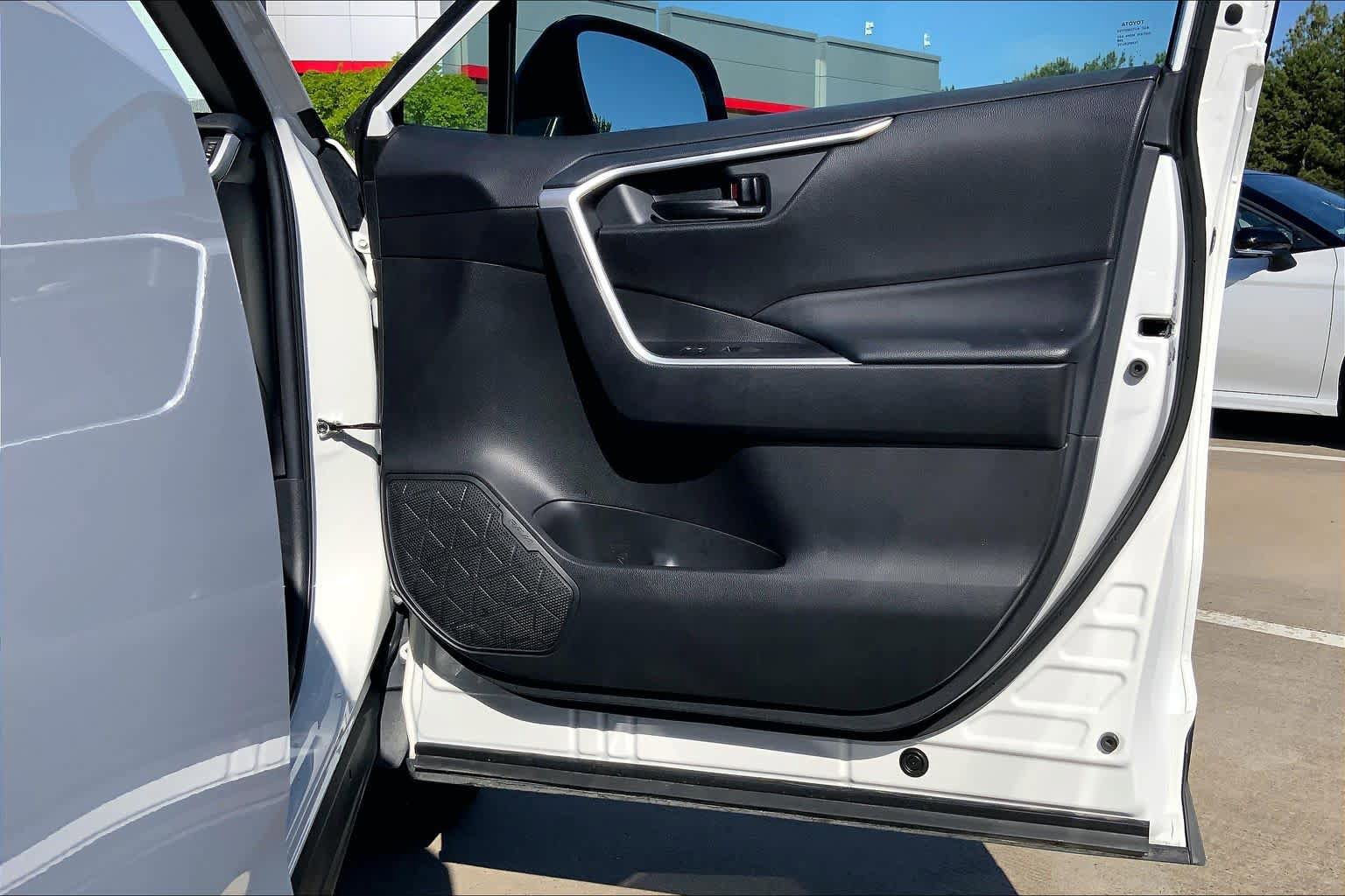 Used 2024 Toyota RAV4 LE AWD/4WD image 22