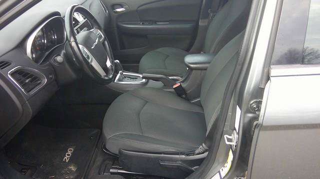Used 2011 Chrysler 200 Touring FWD image 5