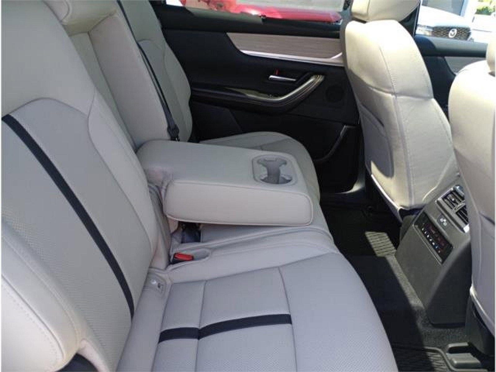 New 2025 MAZDA CX-70 Plug-In Hybrid w/ Premium Pkg image 8