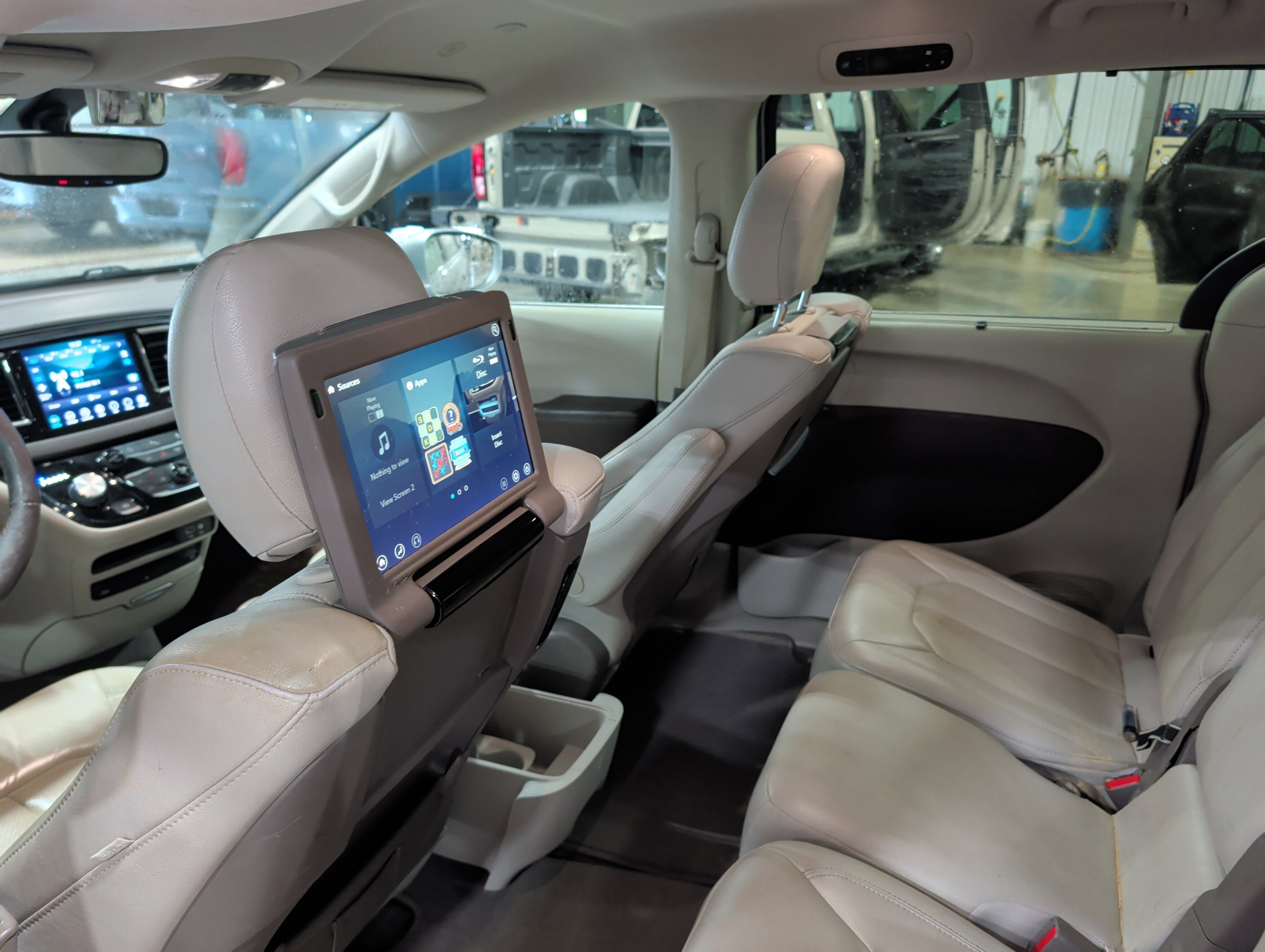 Used 2020 Chrysler Pacifica Touring-L Plus FWD image 9
