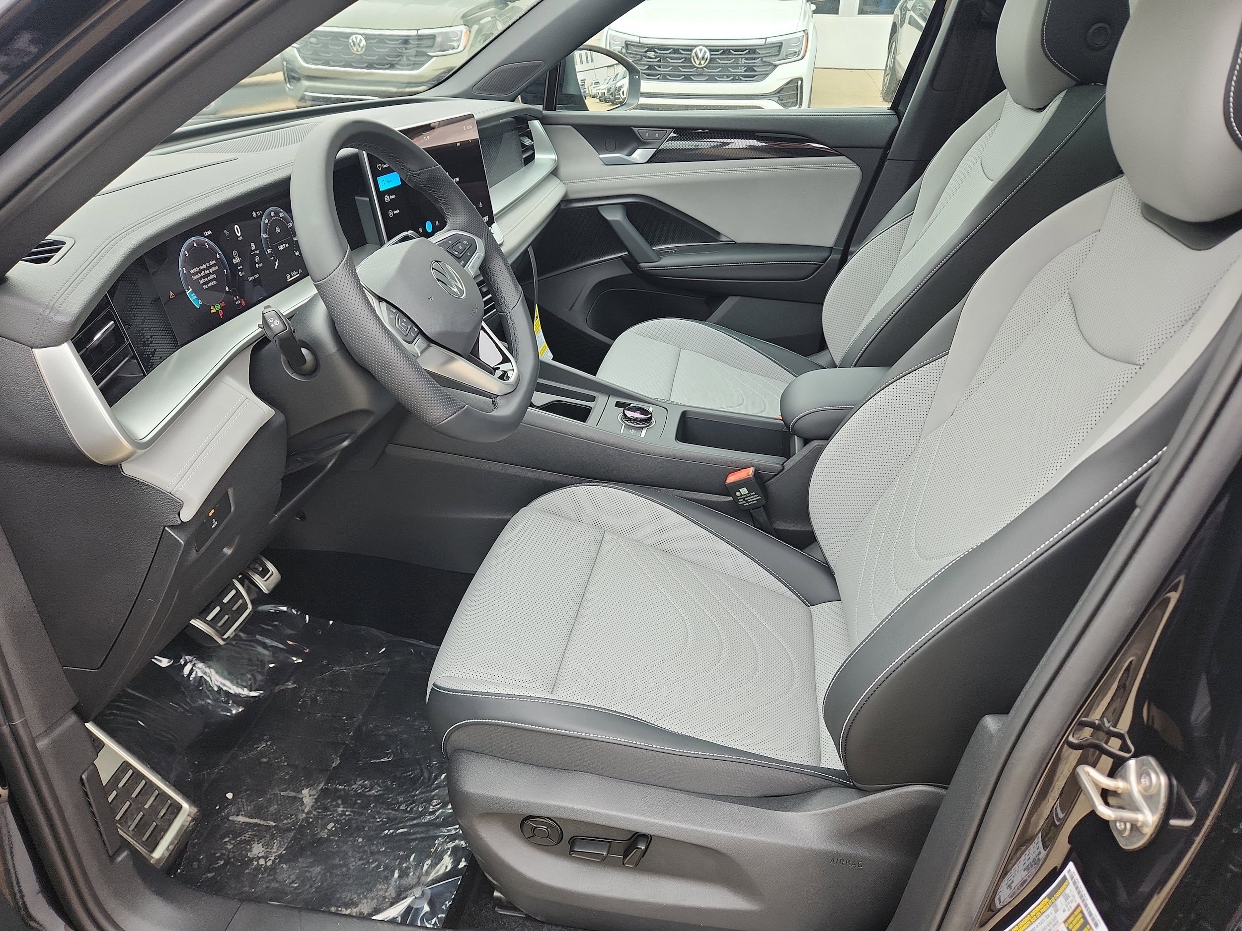 New 2026 Volkswagen Tiguan SE R-Line AWD/4WD image 13