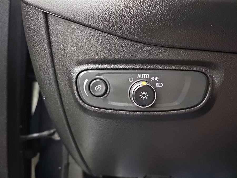 Used 2021 Chevrolet Equinox LS image 24