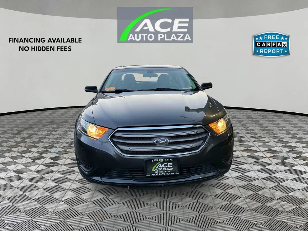 Used 2018 Ford Taurus SE image 3
