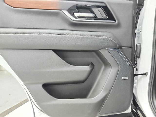 Used 2025 GMC Yukon Denali RWD image 39