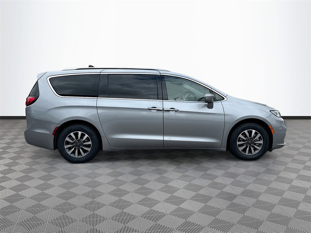 Used 2021 Chrysler Pacifica Touring-L image 5