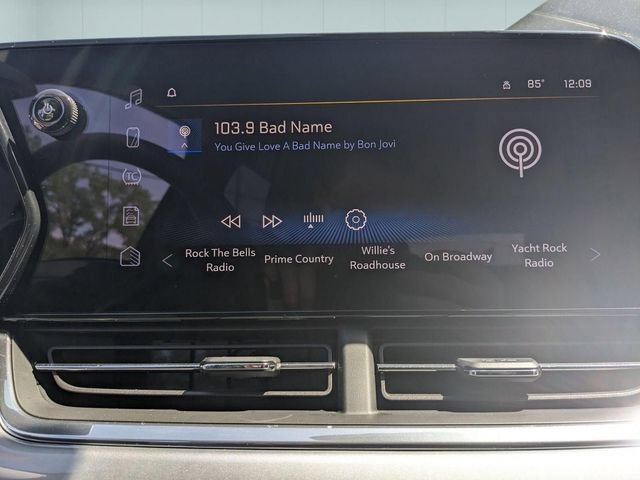 Used 2025 Chevrolet Trax LT FWD image 23