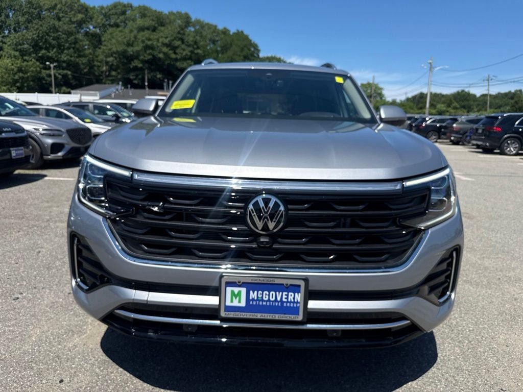 Used 2025 Volkswagen Atlas SEL Premium R-Line AWD/4WD image 2