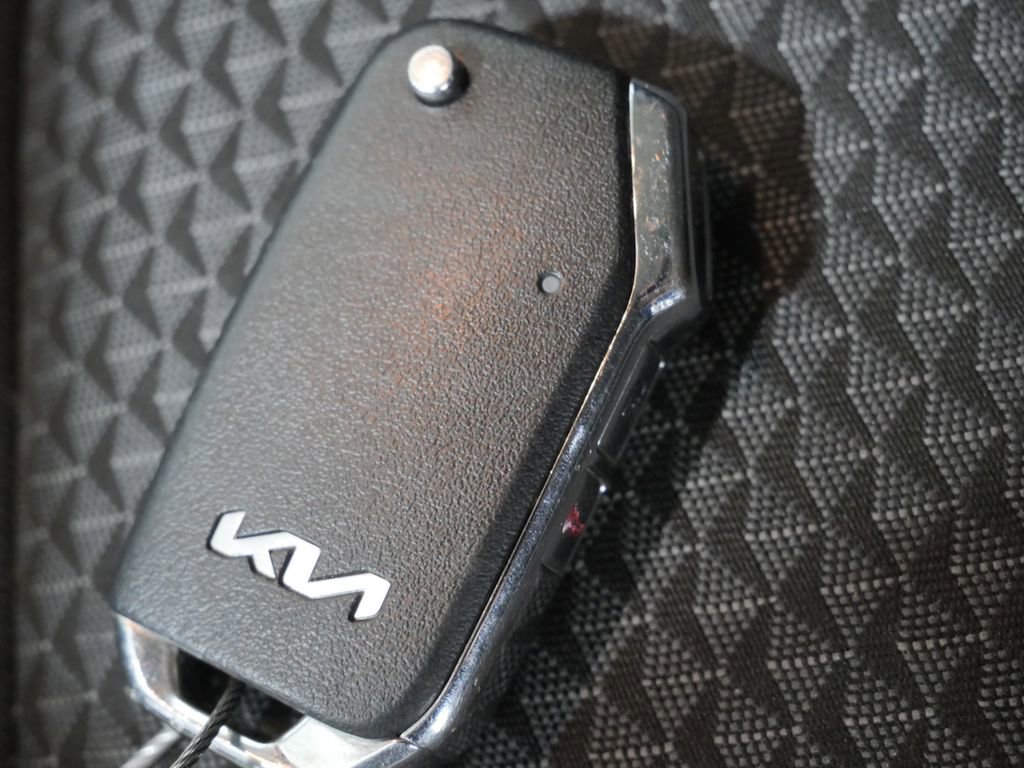 Used 2025 Kia Sportage LX image 29