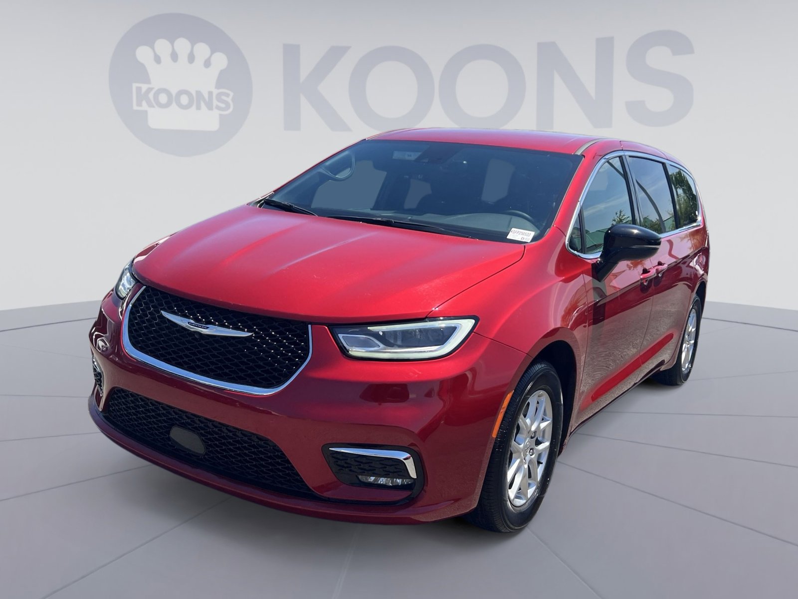 Used 2025 Chrysler Pacifica Select FWD image 1