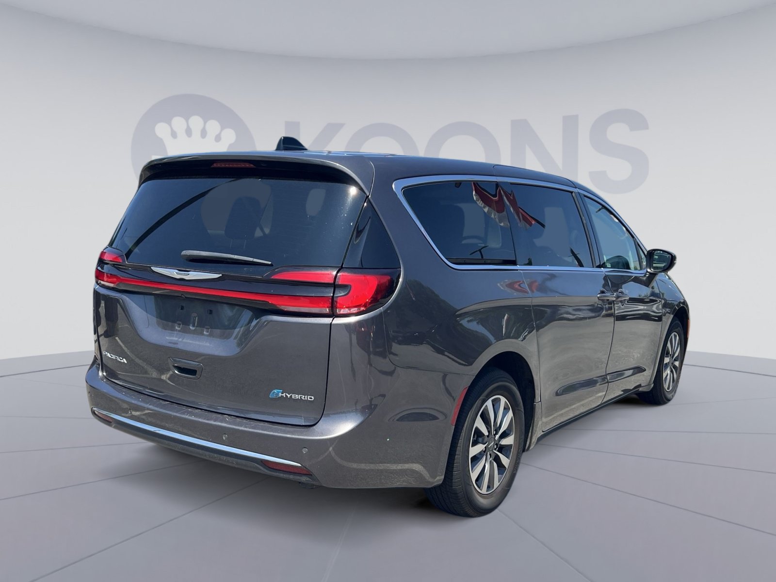 Used 2023 Chrysler Pacifica Touring-L FWD image 7