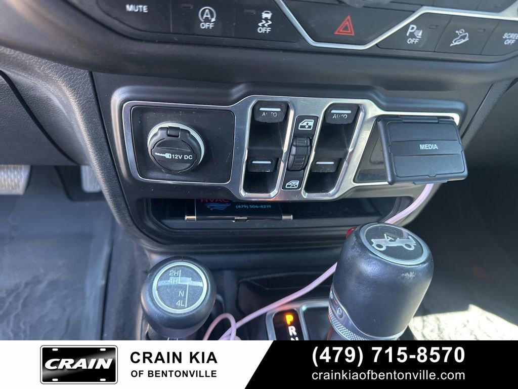 Used 2018 Jeep Wrangler Unlimited Sahara AWD/4WD image 34