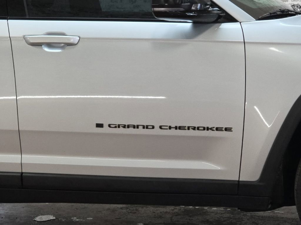 Used 2021 Jeep Grand Cherokee L Laredo AWD/4WD image 8