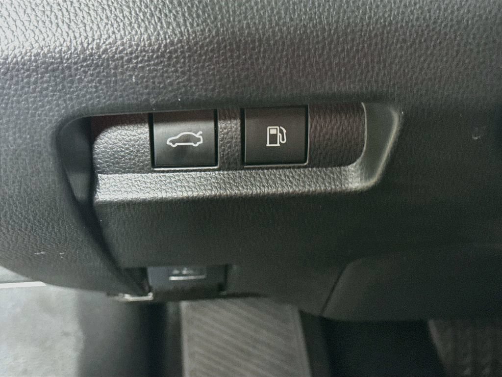 Certified 2024 Toyota Crown AWD/4WD image 11