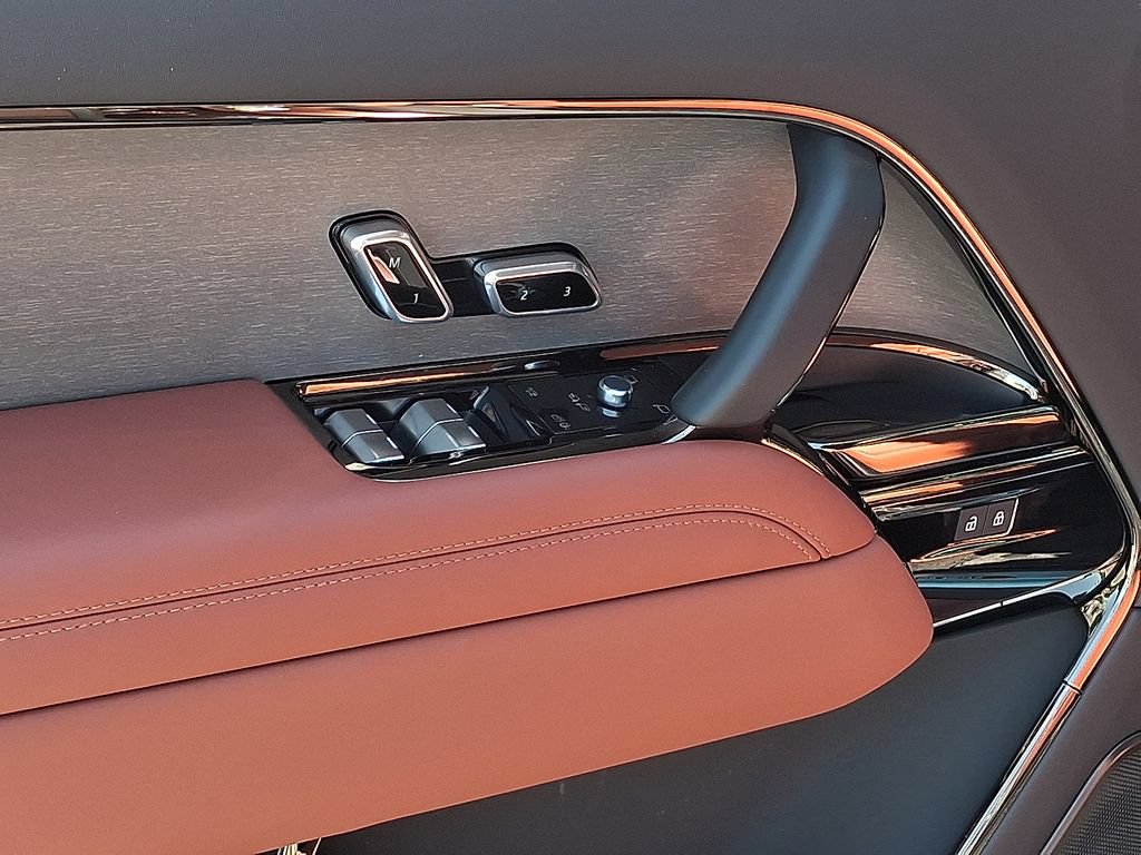 New 2026 Land Rover Range Rover SV AWD/4WD image 9