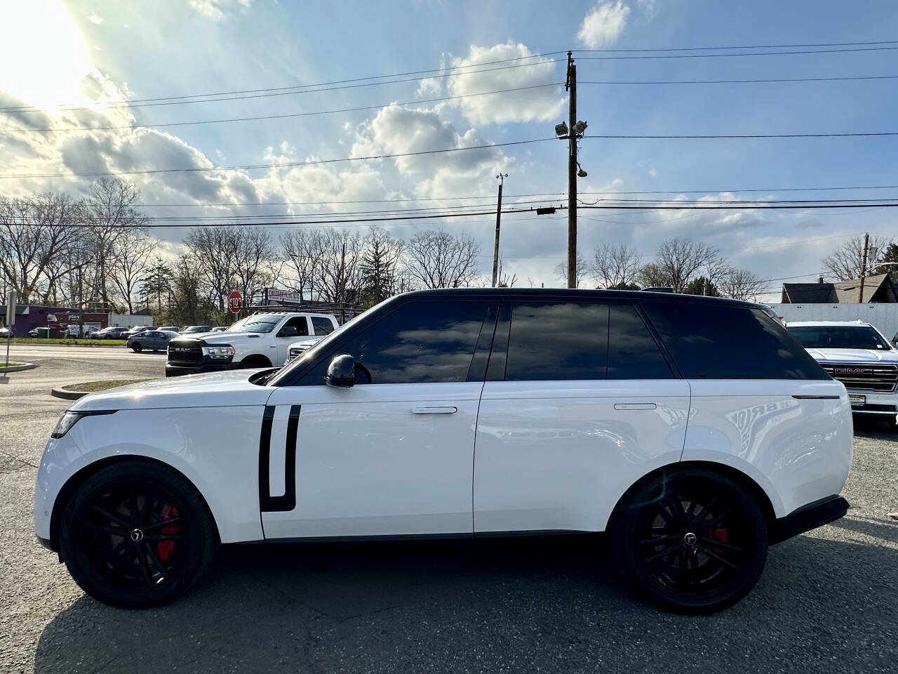 Used 2023 Land Rover Range Rover SE AWD/4WD image 3