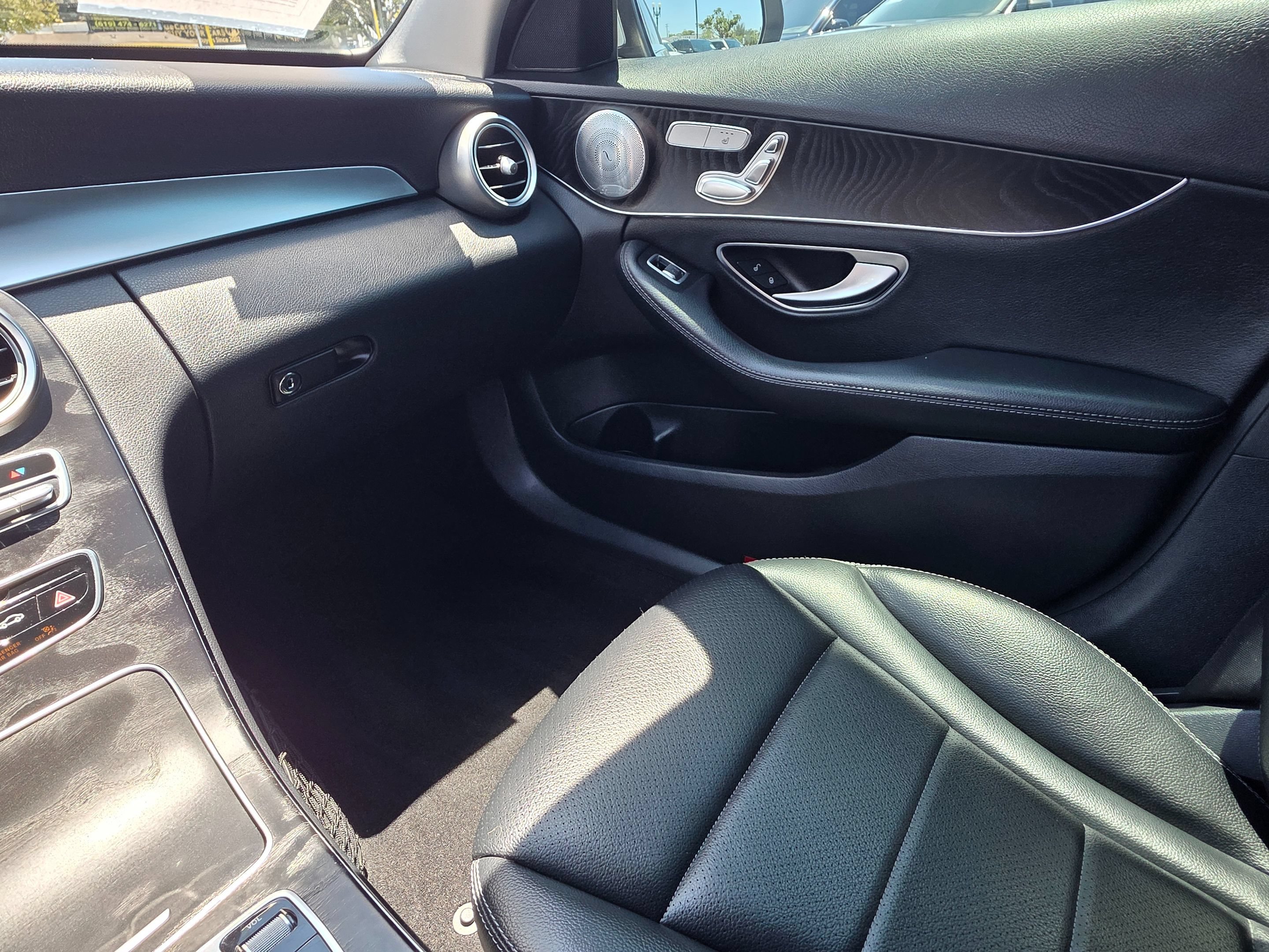Used 2016 Mercedes-Benz C 350e Sedan w/ Multimedia Package image 28