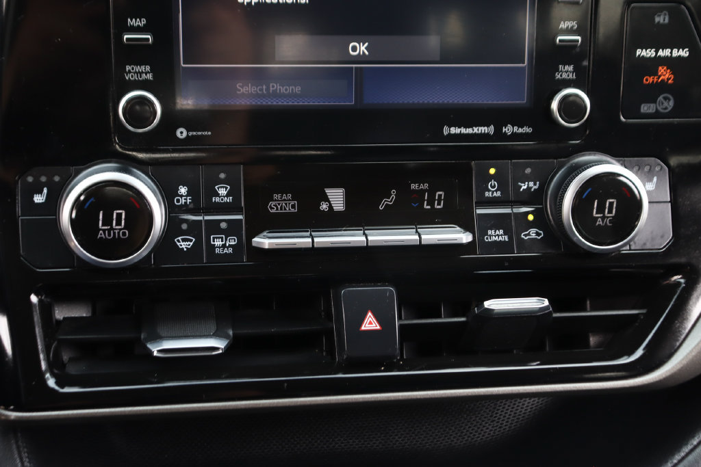Used 2021 Toyota Highlander XLE AWD/4WD image 33