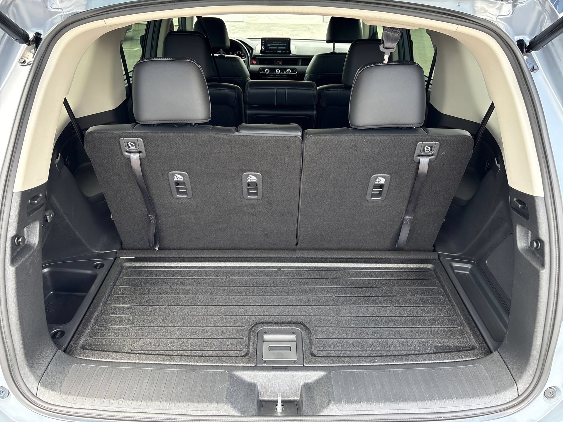 Used 2025 Honda Pilot Touring image 10