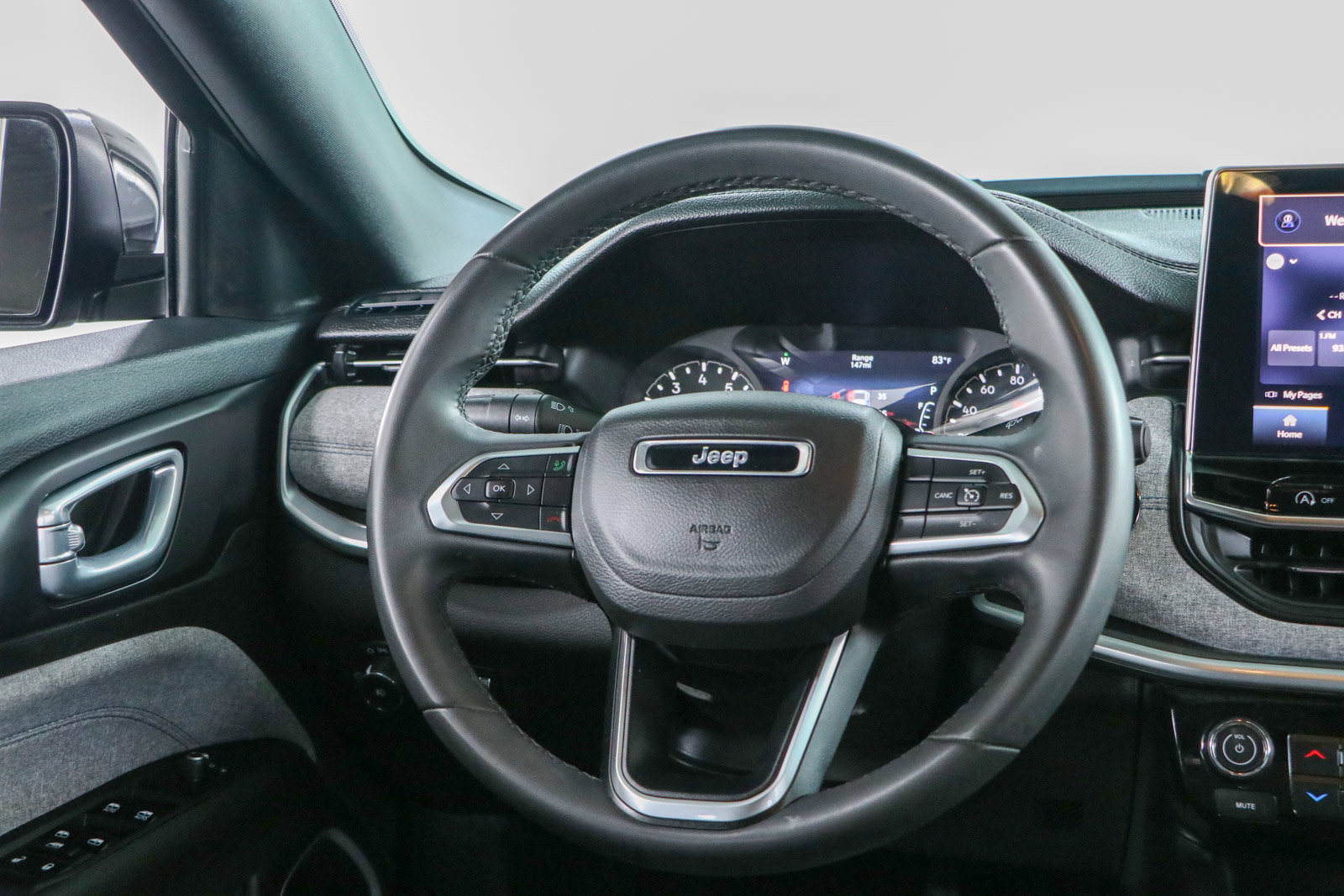 Used 2024 Jeep Compass Latitude AWD/4WD image 12
