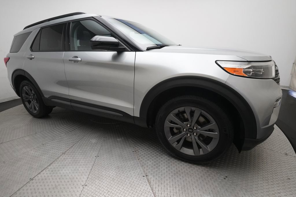 Used 2023 Ford Explorer XLT w/ Equipment Group 202A AWD/4WD image 37