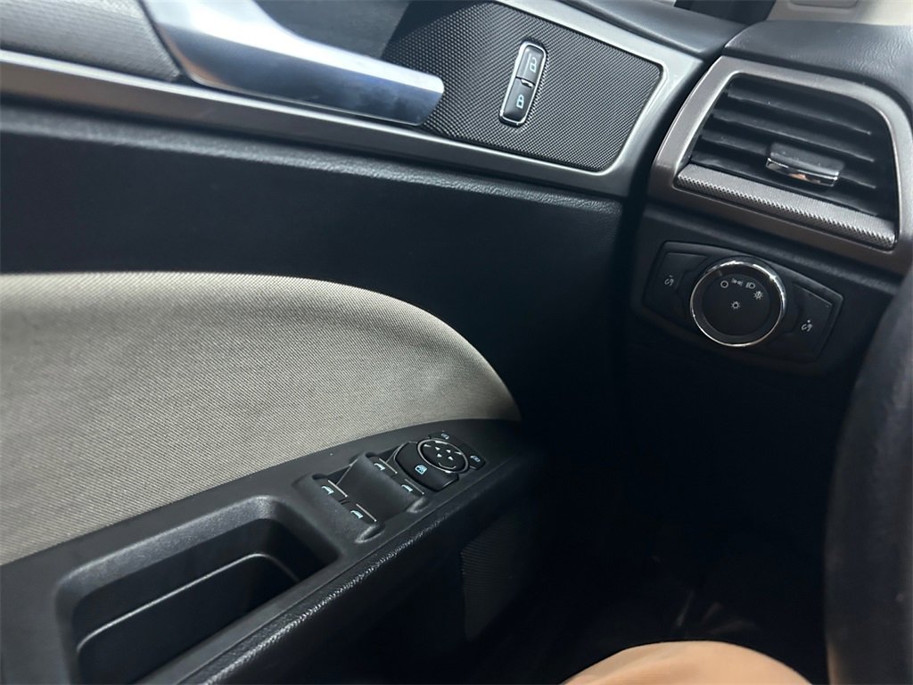 Used 2018 Ford Fusion S image 16