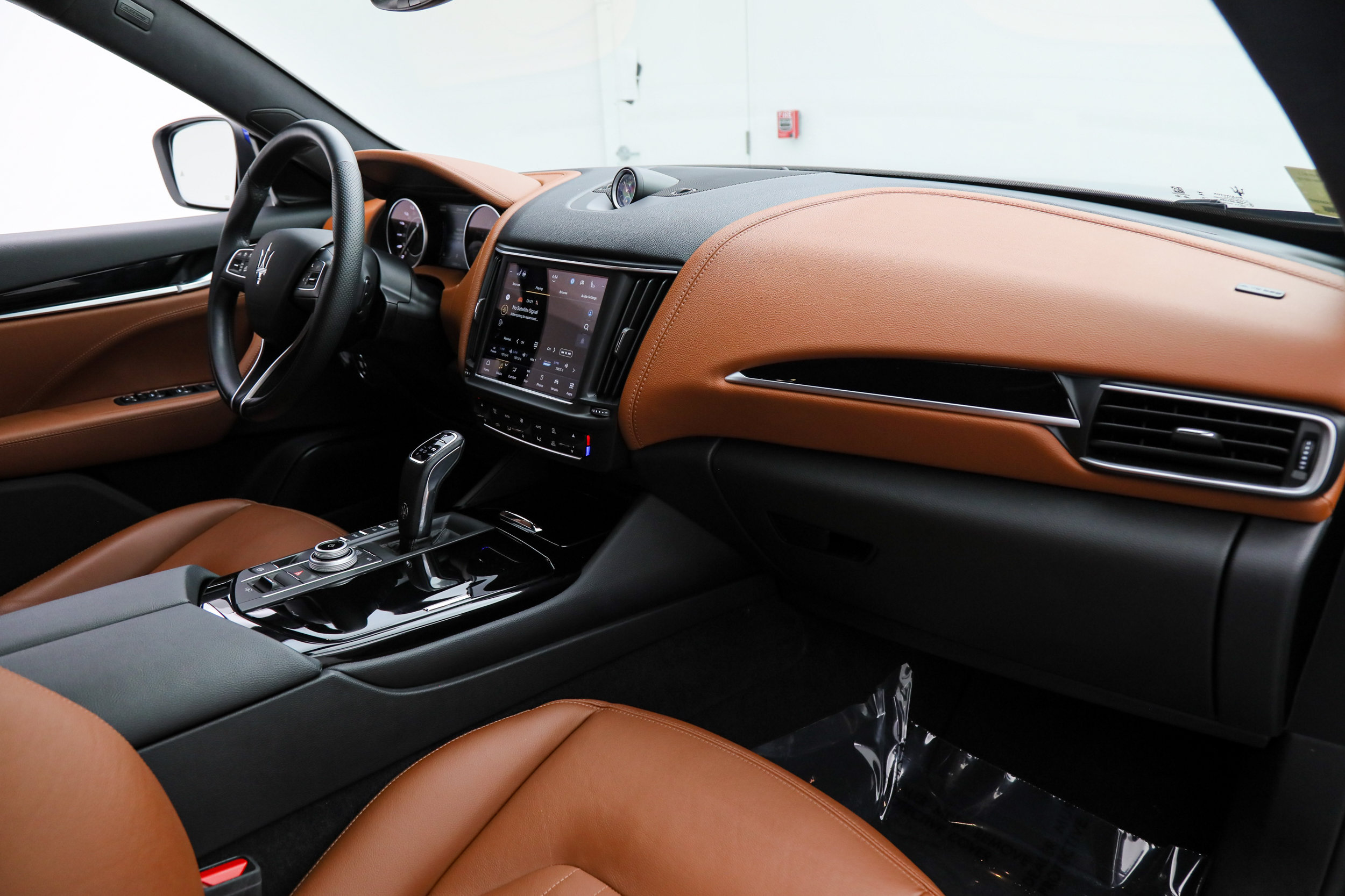 Certified 2023 Maserati Levante GT AWD/4WD image 13