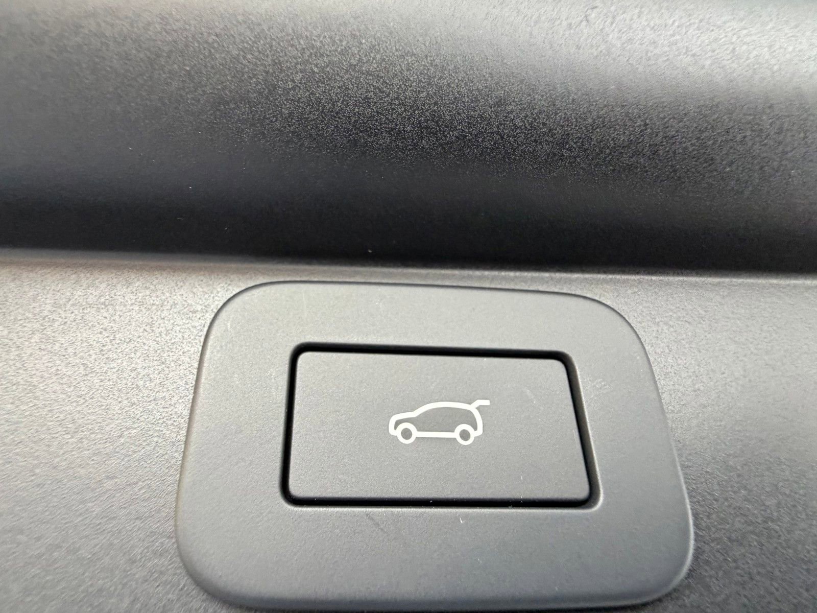 New 2026 Land Rover Range Rover SE image 38