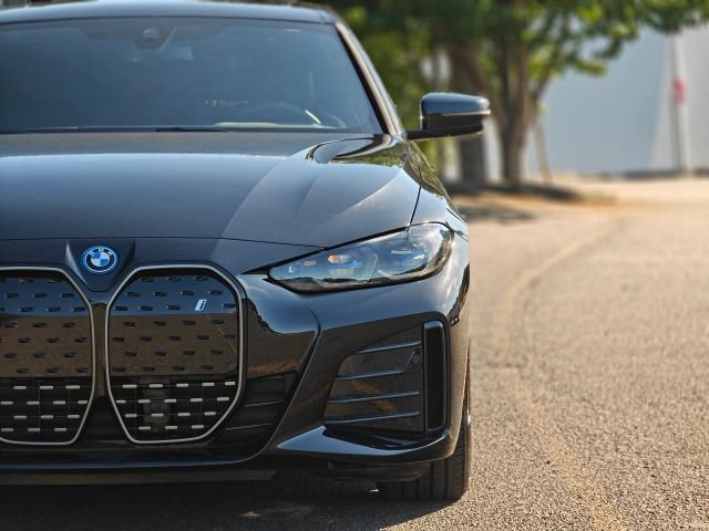 Used 2023 BMW i4 eDrive40 w/ M Sport Package RWD image 4