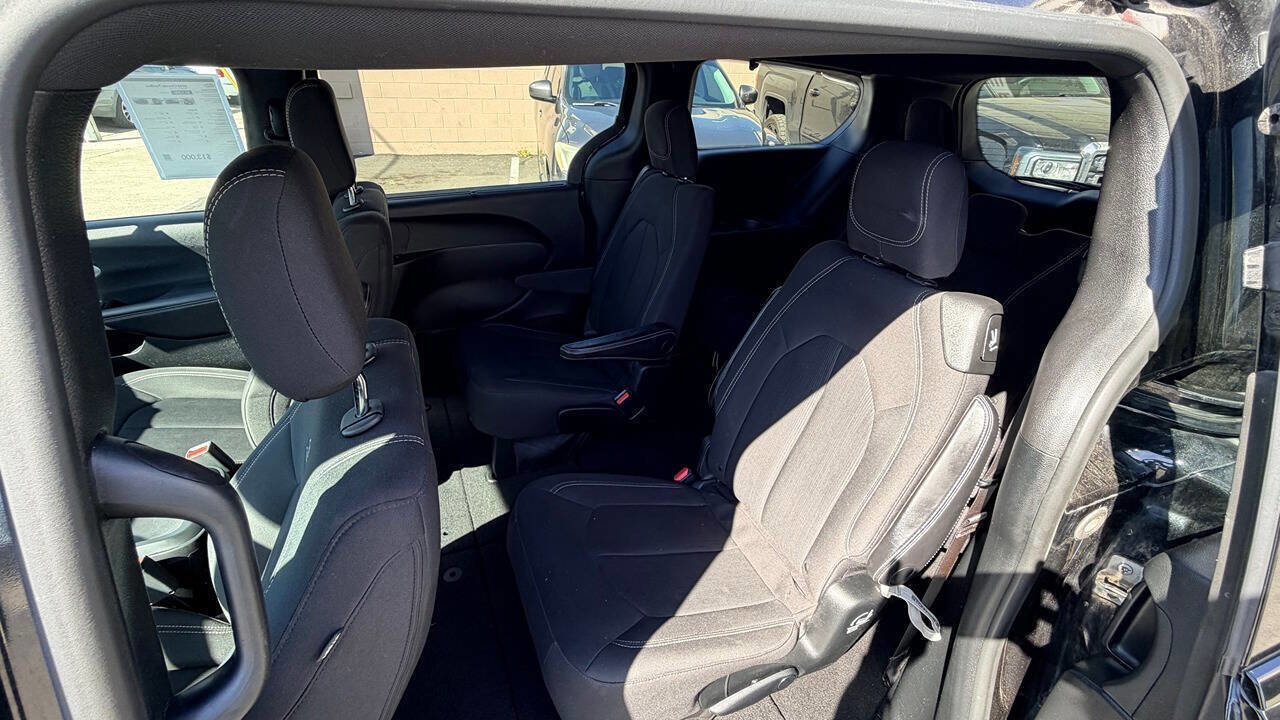 Used 2018 Chrysler Pacifica Touring Plus w/ S Appearance Package image 18