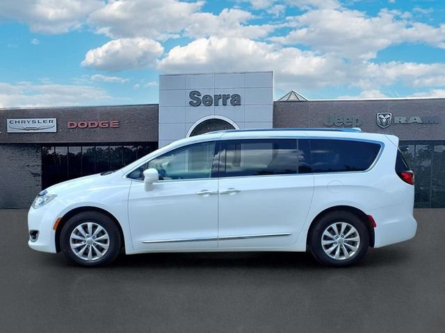 Used 2018 Chrysler Pacifica Touring-L Plus FWD image 4