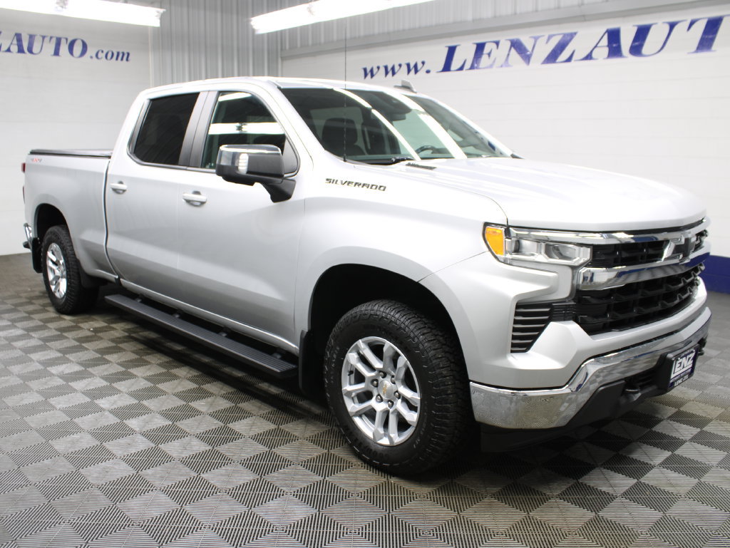 Used 2022 Chevrolet Silverado 1500 LT w/ Safety Package AWD/4WD image 3