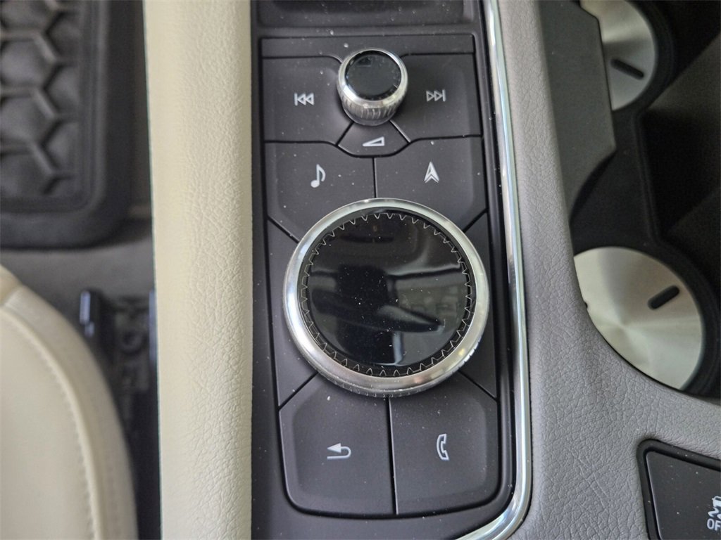 Used 2025 Cadillac XT6 Premium Luxury image 30