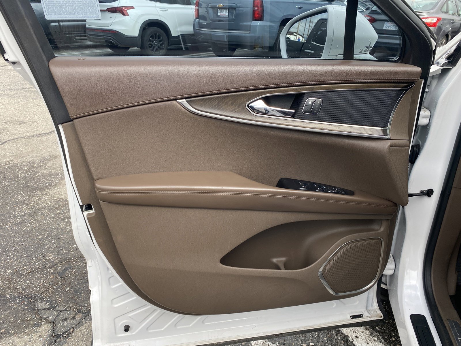 Used 2018 Lincoln MKX Reserve w/ Driver Assistance Package image 13