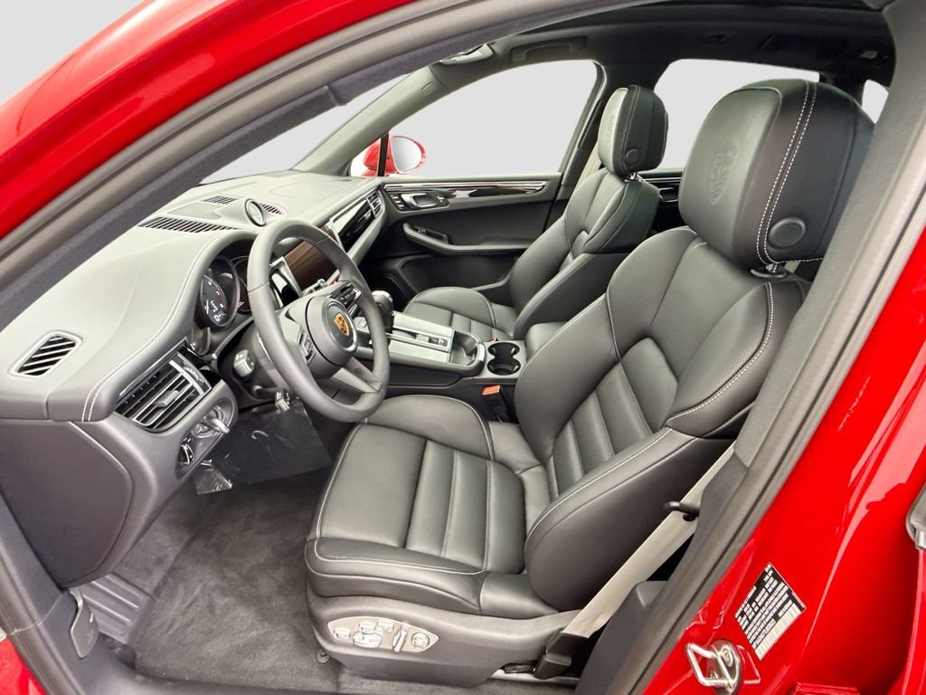 Used 2026 Porsche Macan AWD/4WD image 5