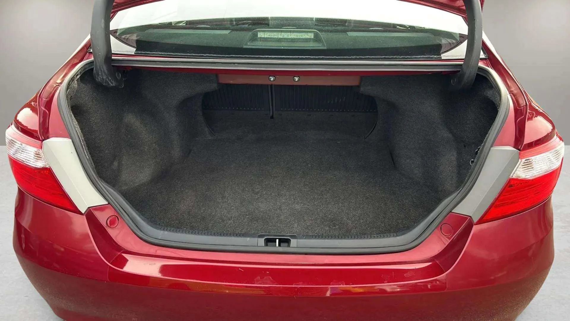 Used 2015 Toyota Camry SE image 17