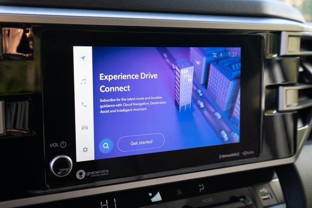 Used 2022 Toyota Tundra SR5 w/ SR5 Convenience Package image 5