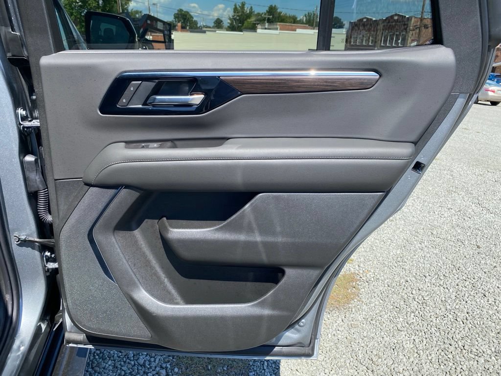 New 2026 Chevrolet Tahoe LS w/ LPO, Dark Essentials Package AWD/4WD image 20