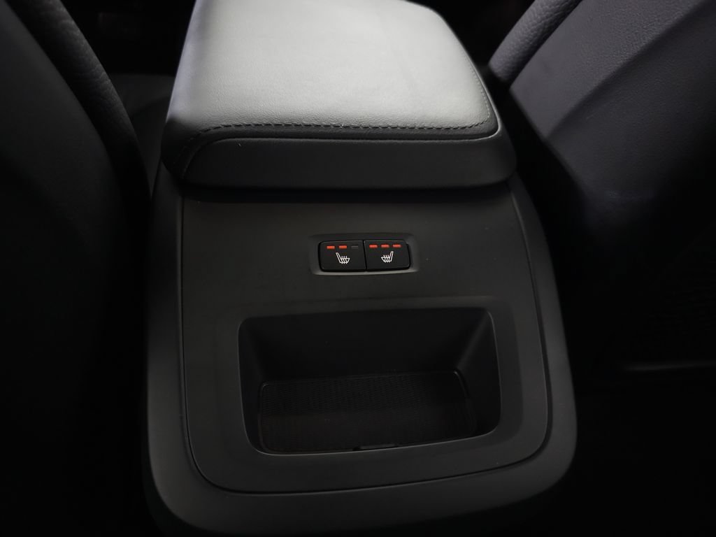 Certified 2025 Volvo XC60 B5 Plus AWD/4WD image 33