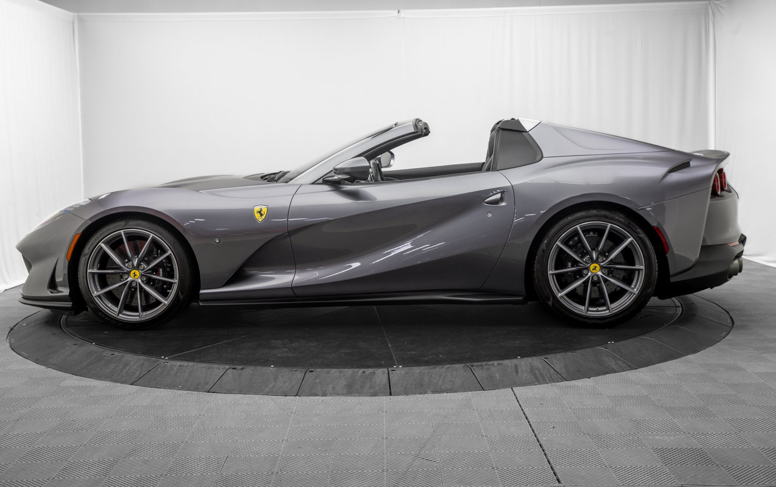 Used 2022 Ferrari 812 GTS RWD image 4
